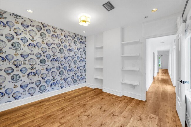 Building Photo - 113 NE 101st St