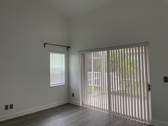 Building Photo - 6264 Lansdowne Cir