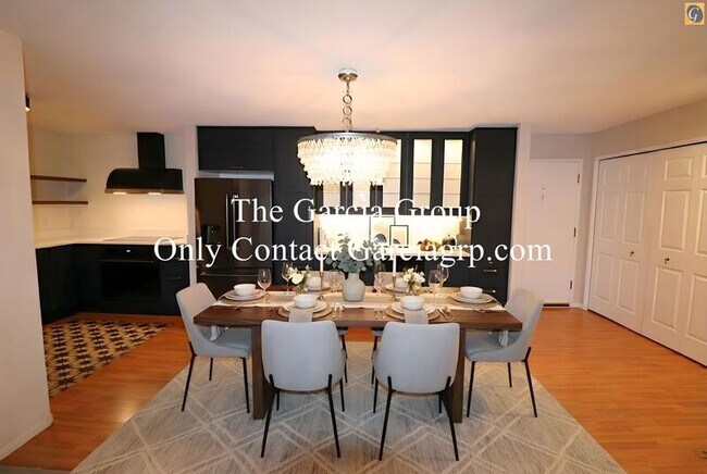 Building Photo - 2393 SW Park Pl