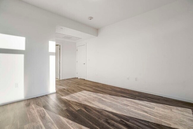 Building Photo - 839 Beacon St