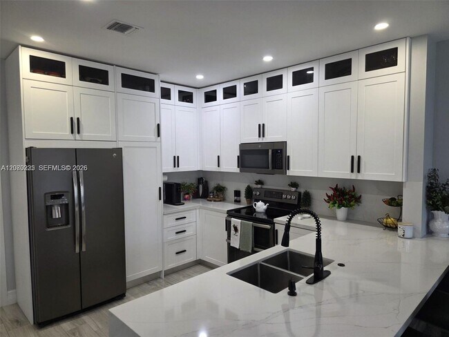 Building Photo - 680 NW 159th Ave
