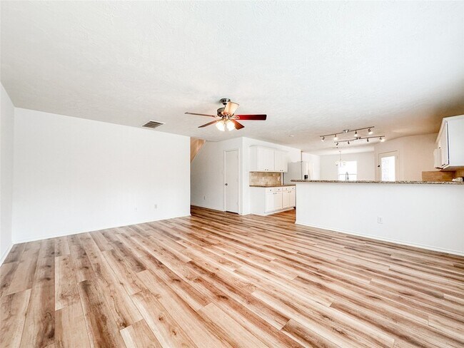 Building Photo - 11 Orion Star Ct