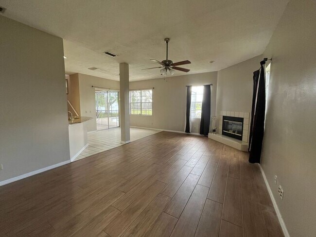 Building Photo - 3708 Molona Dr