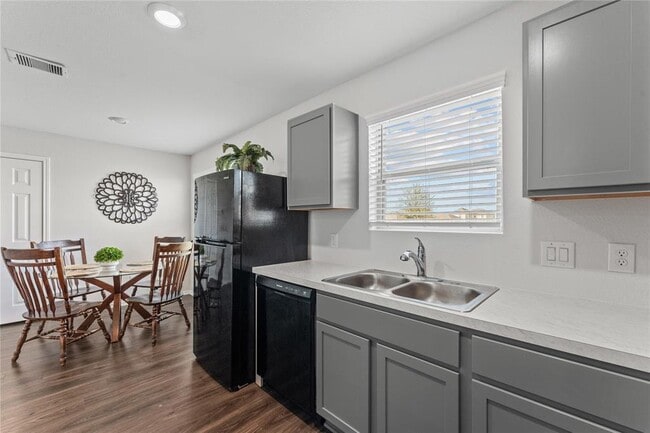 Building Photo - 14515 Broadbury Pond Rd