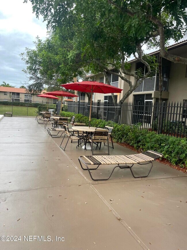 Building Photo - 8820 Royal Palm Blvd