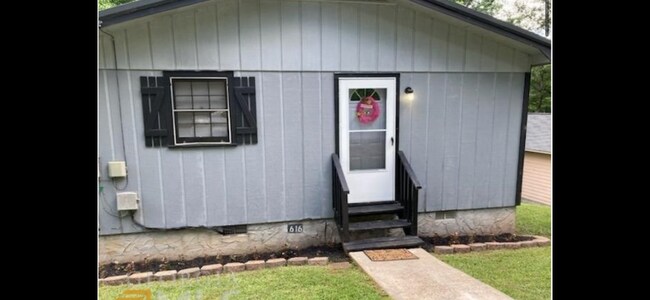 Building Photo - 616 Indianola Dr