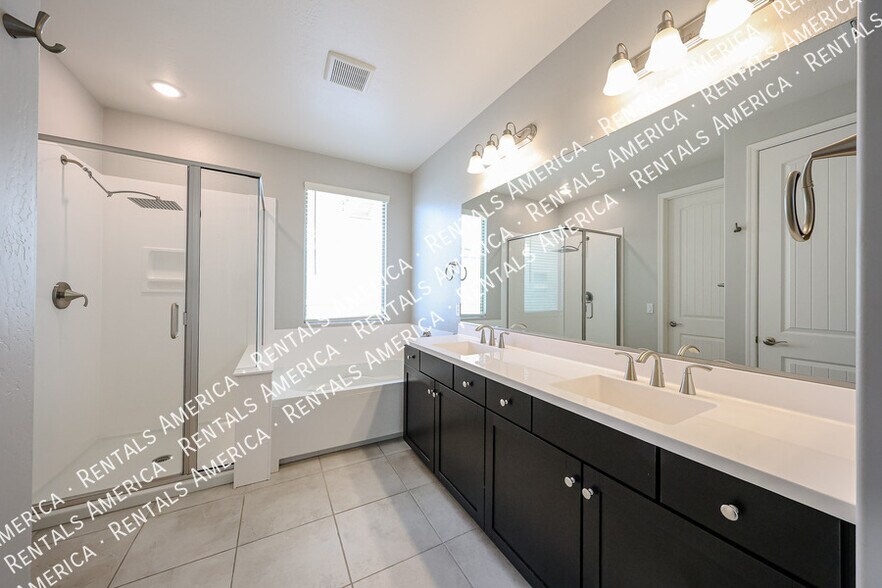 Building Photo - 16215 W Camino de Oro