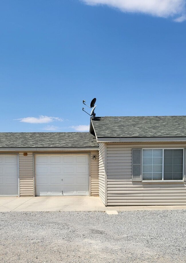 Building Photo - 2400 E Ambush St