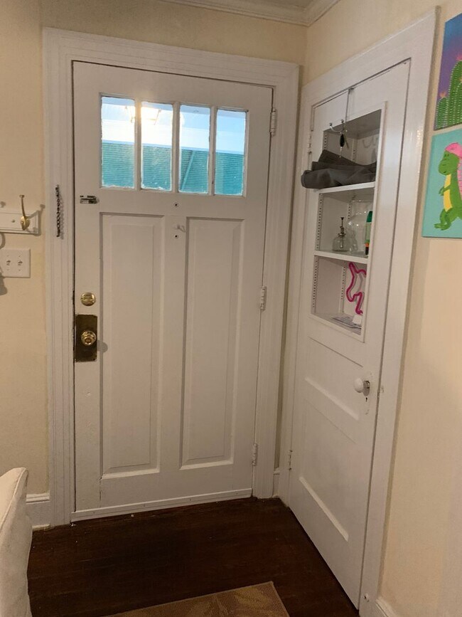 Building Photo - Grid 2 bedroom house available!