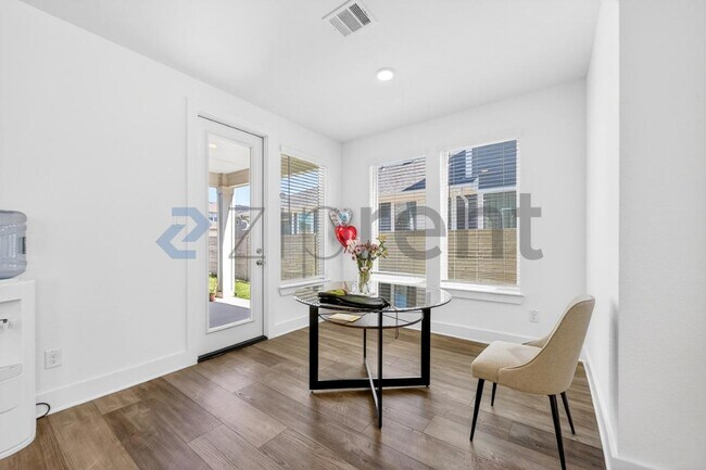 Building Photo - 3140 Eddington Dr