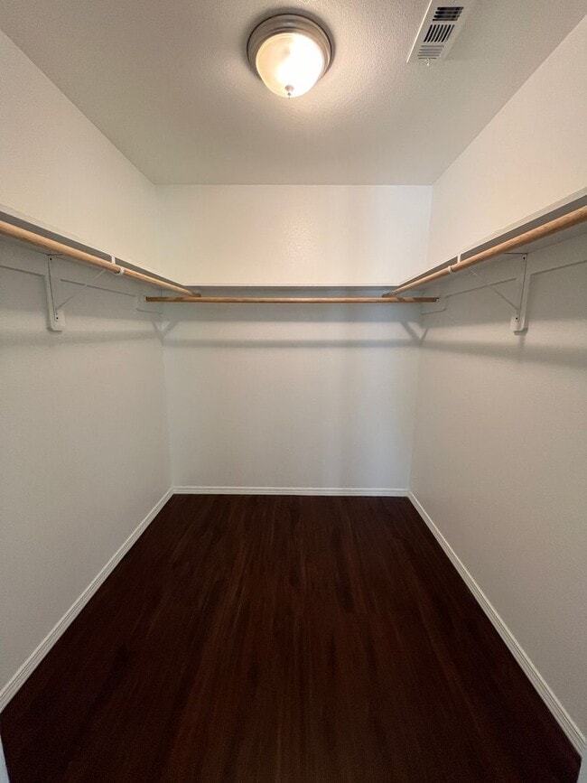 Building Photo - Paved Road/Cozy Home/Convenient location