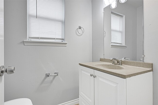 Building Photo - 1014 Robinson St