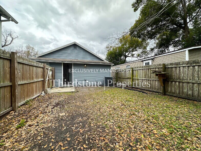 Building Photo - 672 Chestnut St