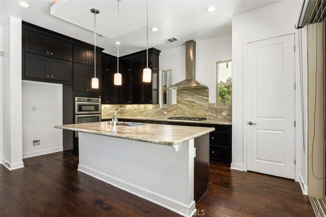 Building Photo - 123 Interval