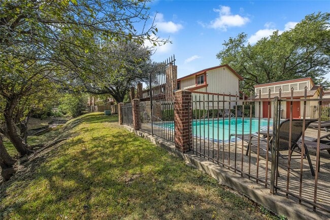 Building Photo - 8903 Trone Cir