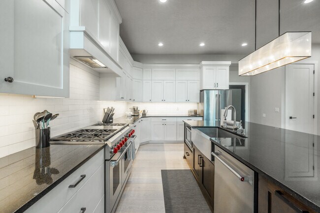 Building Photo - 255 Matterhorn Dr