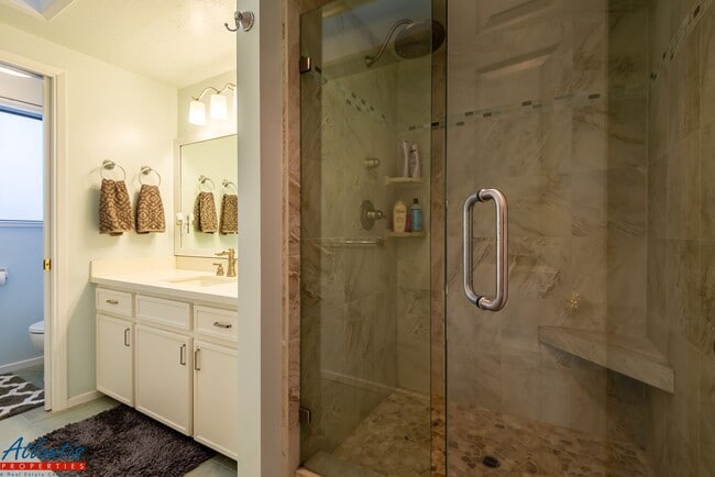 Building Photo - Desirable Home | Oceans Views | Close To B...