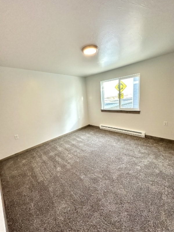 Building Photo - 3181 Queen Anns St