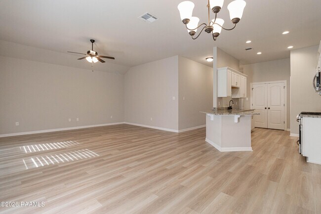 Building Photo - 304 Tall Meadows Ln