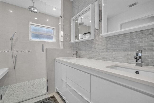 Building Photo - 5720 Van Buren St