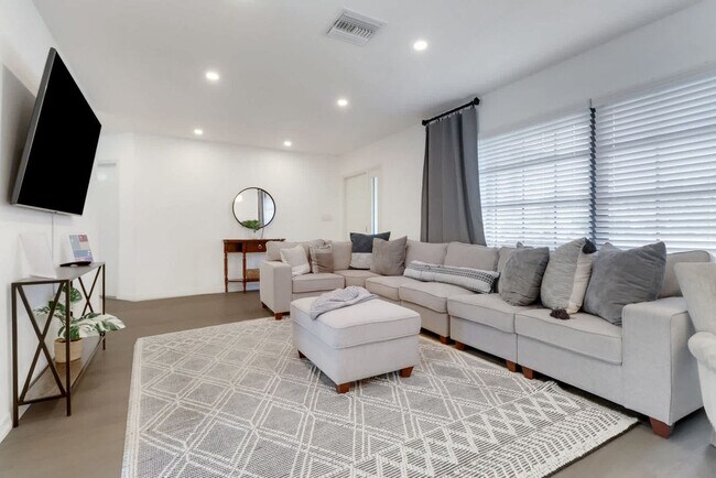 Building Photo - 1514 Forest Lakes Blvd