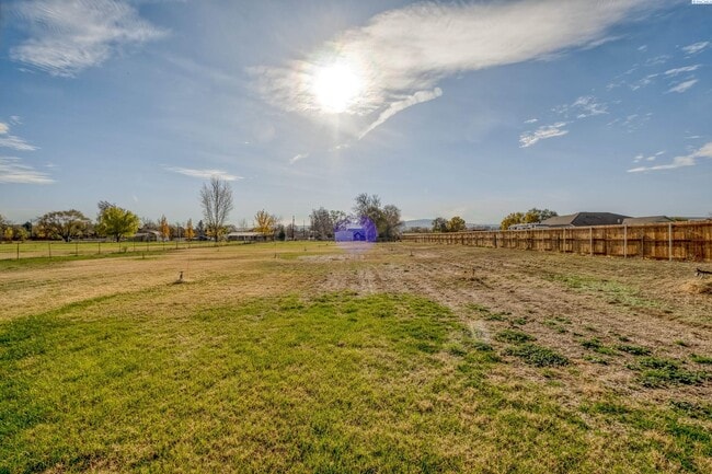 Building Photo - 2.24 Acres in Kennewick