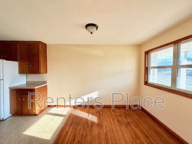 Building Photo - 4920 S Maybelle Ave