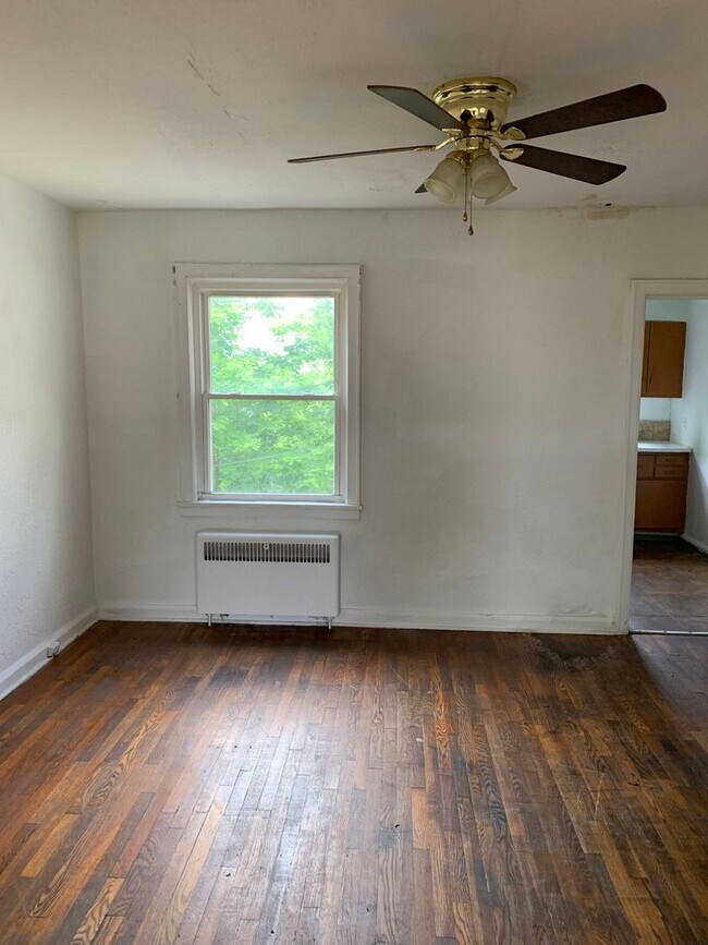 Building Photo - 3265 Sunset Blvd