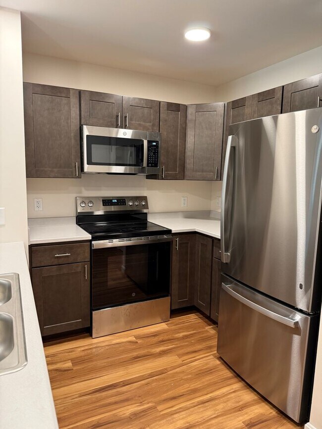 Building Photo - One Bedroom with Den , so many possibilities!