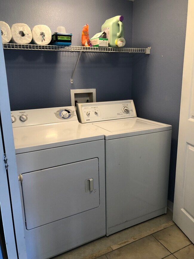 Building Photo - 2950 Viscaya Pl