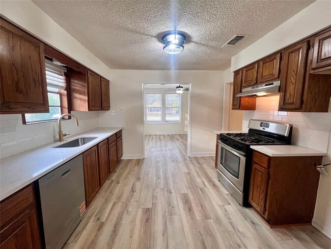 Building Photo - 307 W Gibson