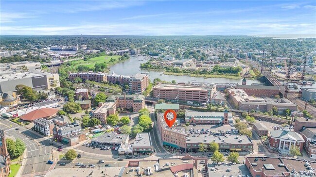 Building Photo - 10 Ann St