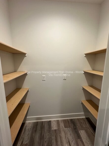 Building Photo - 5472 N Colburn Ct