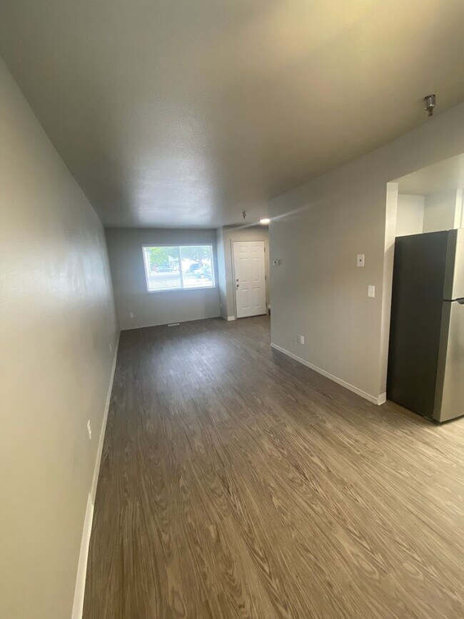 Building Photo - 3 Bed, 2 Bath,  Single Story, CUL-D-SAC Ho...