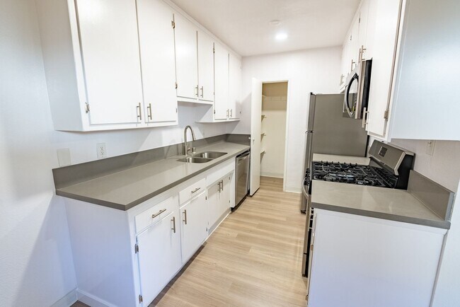 Interior Photo - 3537 Clarington Ave