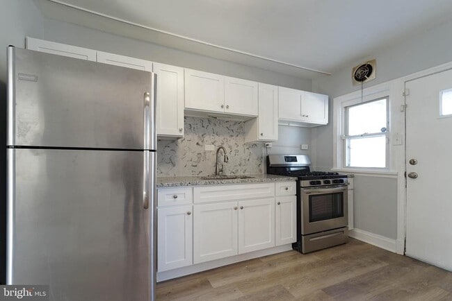 Building Photo - 809 Braeside Rd