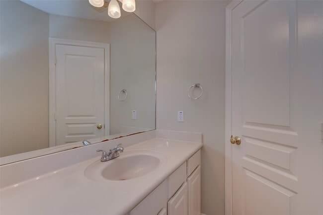Building Photo - 2915 Monet Dr