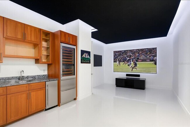 Building Photo - 150 E Robinson St