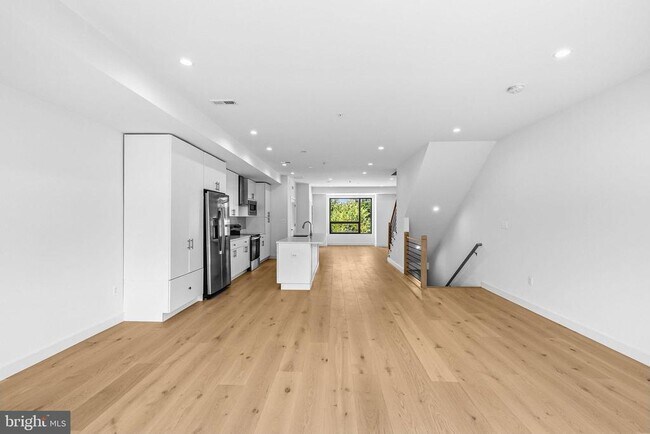 Building Photo - 2530 Elvans Rd SE