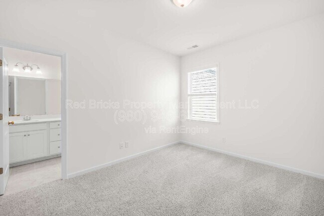Building Photo - 9008 Catboat St