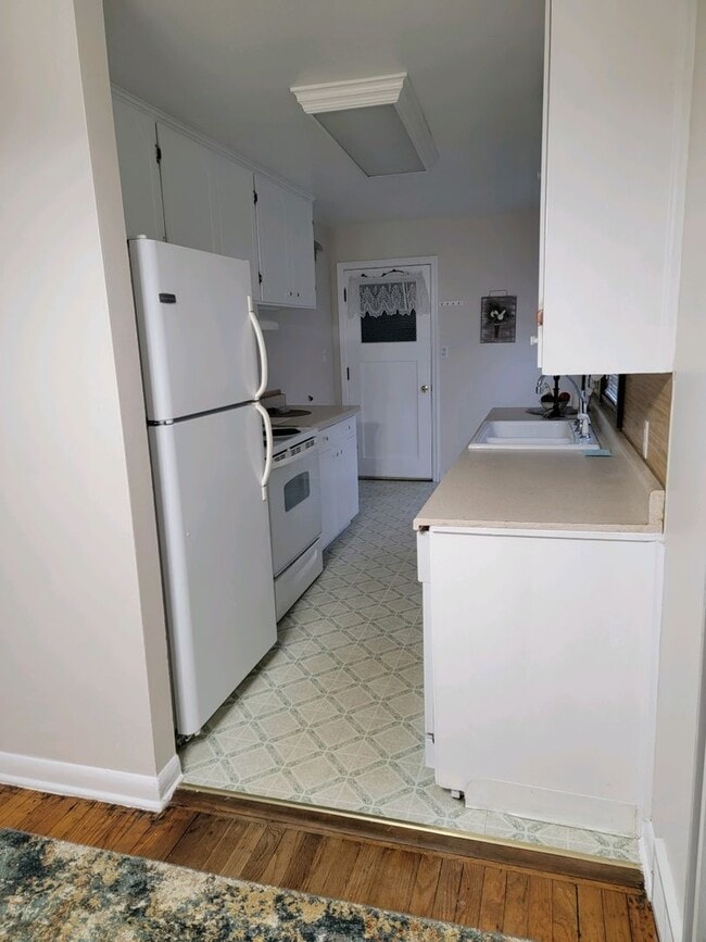 Building Photo - 3 Bedroom, 1 bath S Tacoma Home!