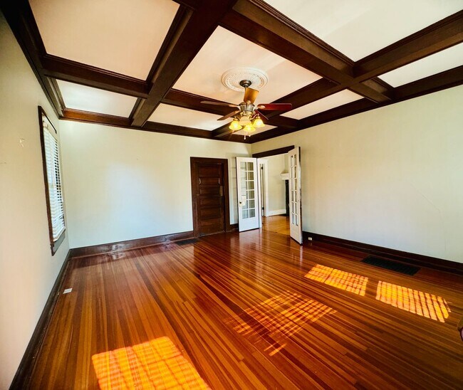 Building Photo - MOVE-IN READY!