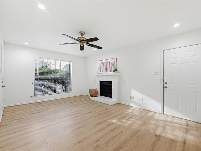 Building Photo - 2120 Wilcrest Dr