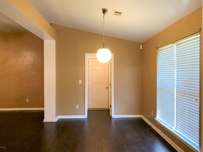 Building Photo - 207 Beaumont Heights