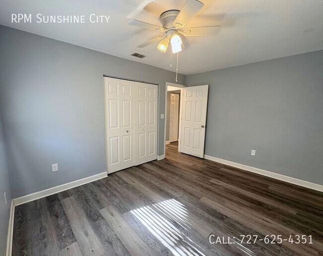 Building Photo - 427 6th Ave NE