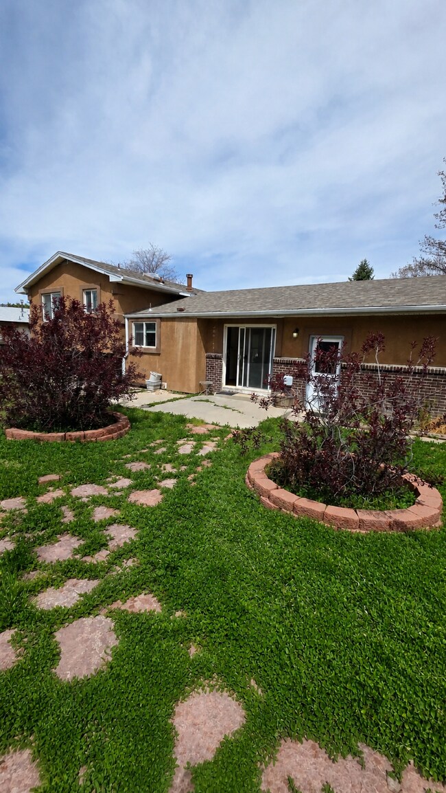 Building Photo - Spacious 3 Bed/ 3 Bath in Widefield Cul-de-Sac