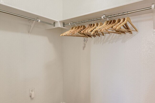 Building Photo - Fully Furnished 3 Bedroom near Greenbelt in Southeast Austin- Easy Access to 35!