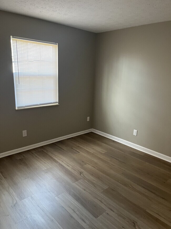 Building Photo - Green Acres - 4943-4959