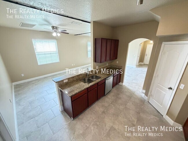Building Photo - 2411 Grasmere View Pkwy N