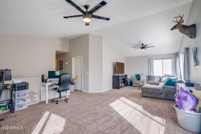 Building Photo - 5 bed - 3 bath in Litchfield with Pool!